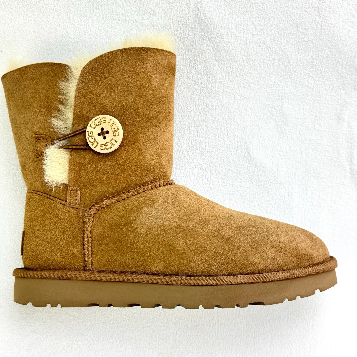 Local 💰460 UGG 6226 mid-tube wooden buckle, classic style of Longfeng fur, Size 35 36 37 38 39 40